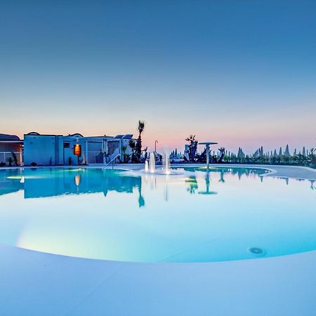 Mediterraneo Hotel & Suites Cattolica Kültér fotó
