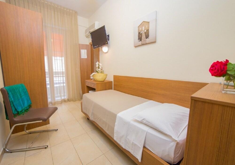 Mediterraneo Hotel & Suites Cattolica Kültér fotó