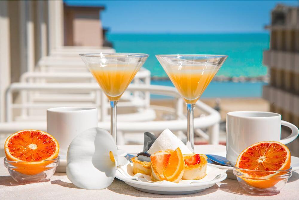 Mediterraneo Hotel & Suites Cattolica Kültér fotó