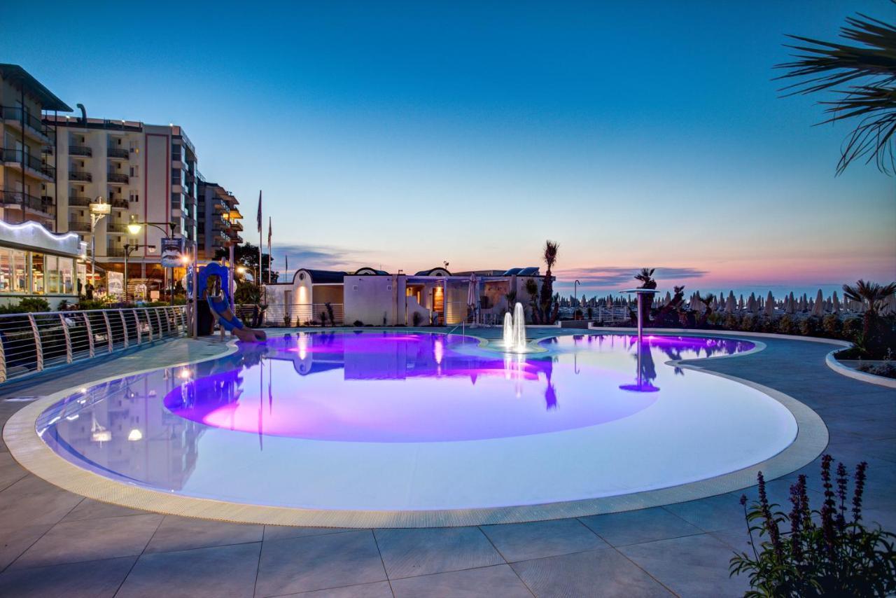Mediterraneo Hotel & Suites Cattolica Kültér fotó