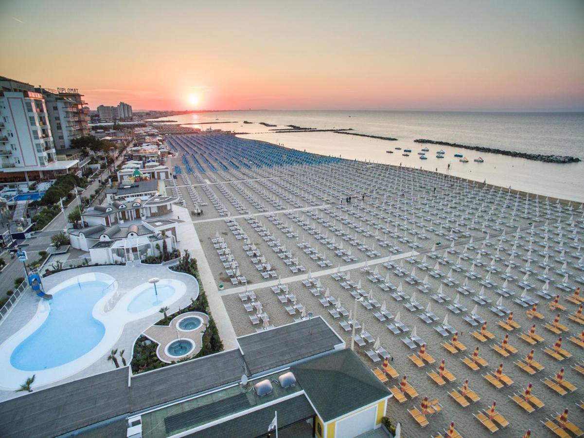 Mediterraneo Hotel & Suites Cattolica Kültér fotó