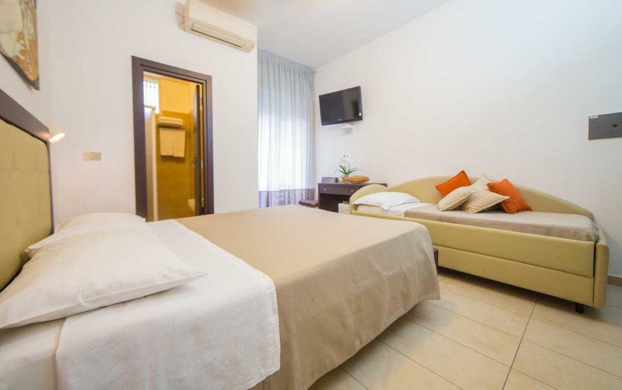 Mediterraneo Hotel & Suites Cattolica Kültér fotó