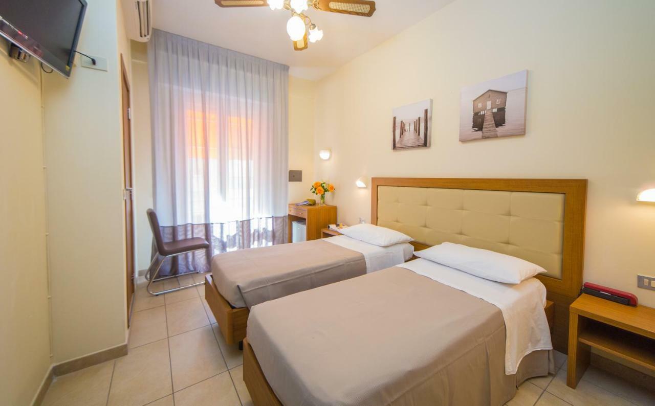 Mediterraneo Hotel & Suites Cattolica Kültér fotó