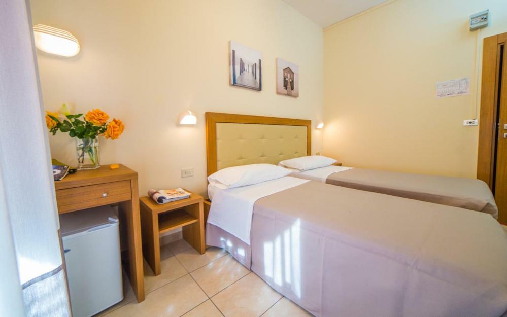 Mediterraneo Hotel & Suites Cattolica Kültér fotó