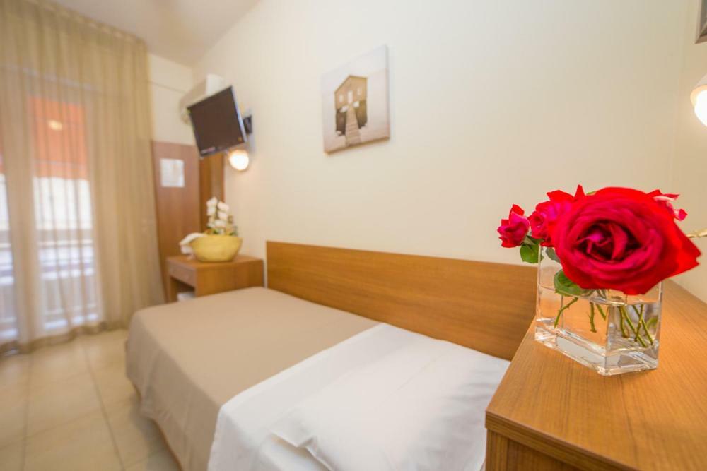 Mediterraneo Hotel & Suites Cattolica Kültér fotó
