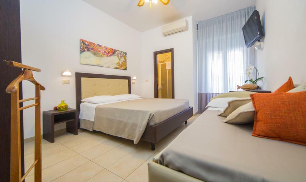 Mediterraneo Hotel & Suites Cattolica Kültér fotó