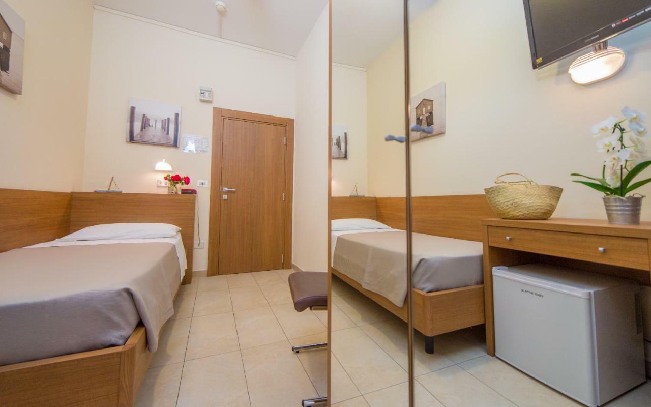 Mediterraneo Hotel & Suites Cattolica Kültér fotó