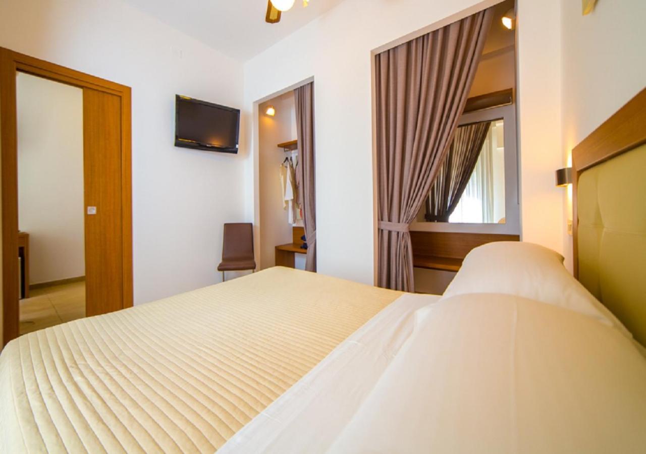 Mediterraneo Hotel & Suites Cattolica Kültér fotó