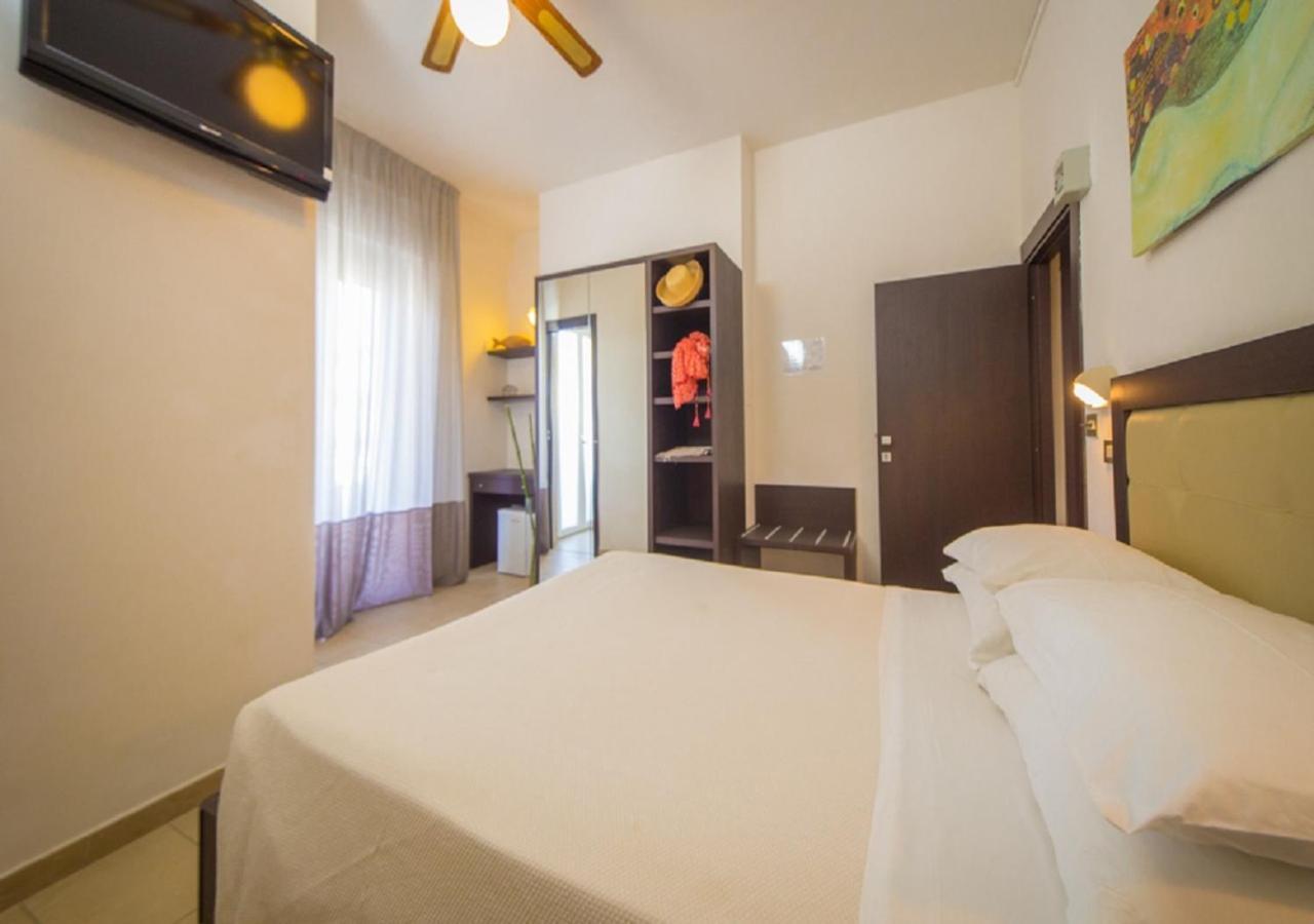 Mediterraneo Hotel & Suites Cattolica Kültér fotó