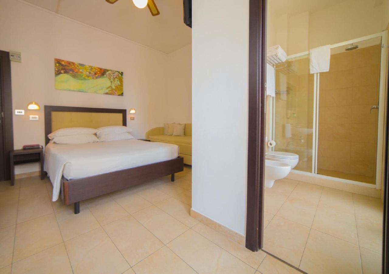 Mediterraneo Hotel & Suites Cattolica Kültér fotó