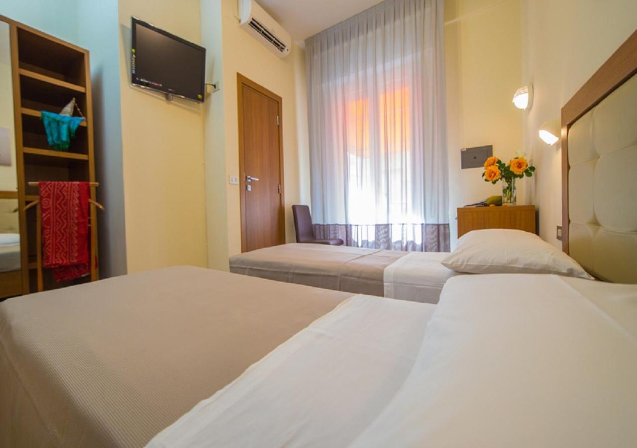 Mediterraneo Hotel & Suites Cattolica Kültér fotó
