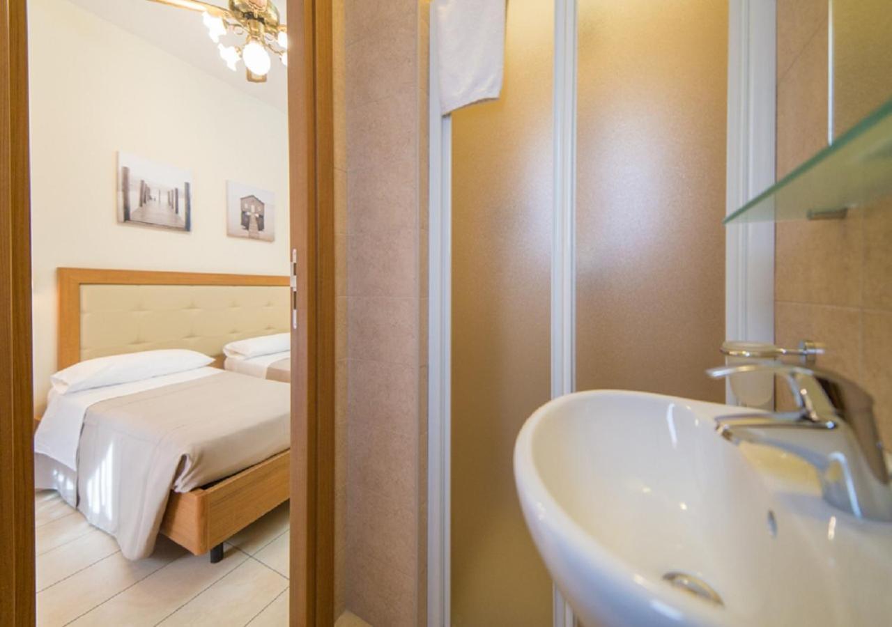 Mediterraneo Hotel & Suites Cattolica Kültér fotó