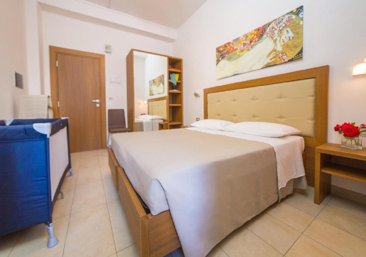 Mediterraneo Hotel & Suites Cattolica Kültér fotó