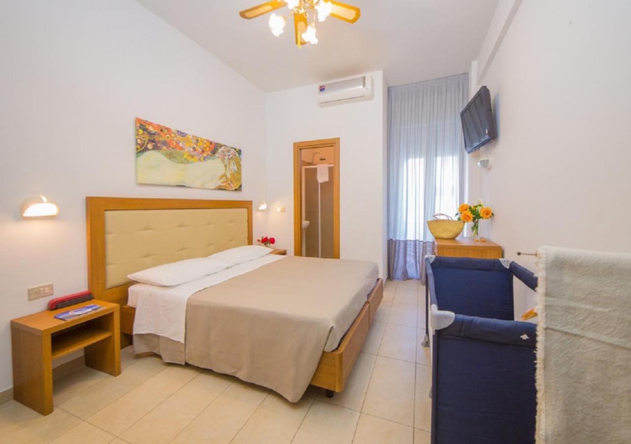 Mediterraneo Hotel & Suites Cattolica Kültér fotó