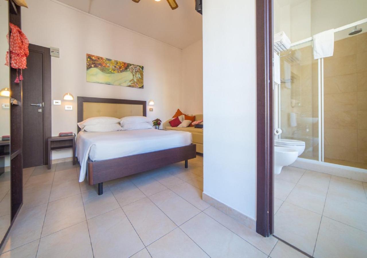 Mediterraneo Hotel & Suites Cattolica Kültér fotó