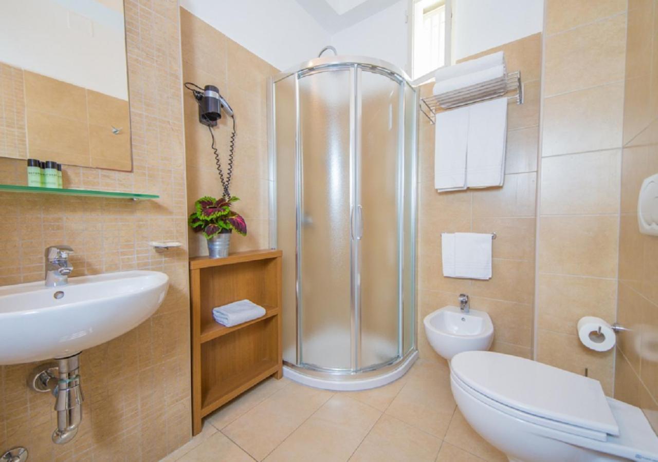 Mediterraneo Hotel & Suites Cattolica Kültér fotó